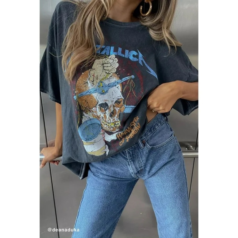 Urban Outfitters Women's X Metallica 1988 Tour Glitter Oversized T-Shirt